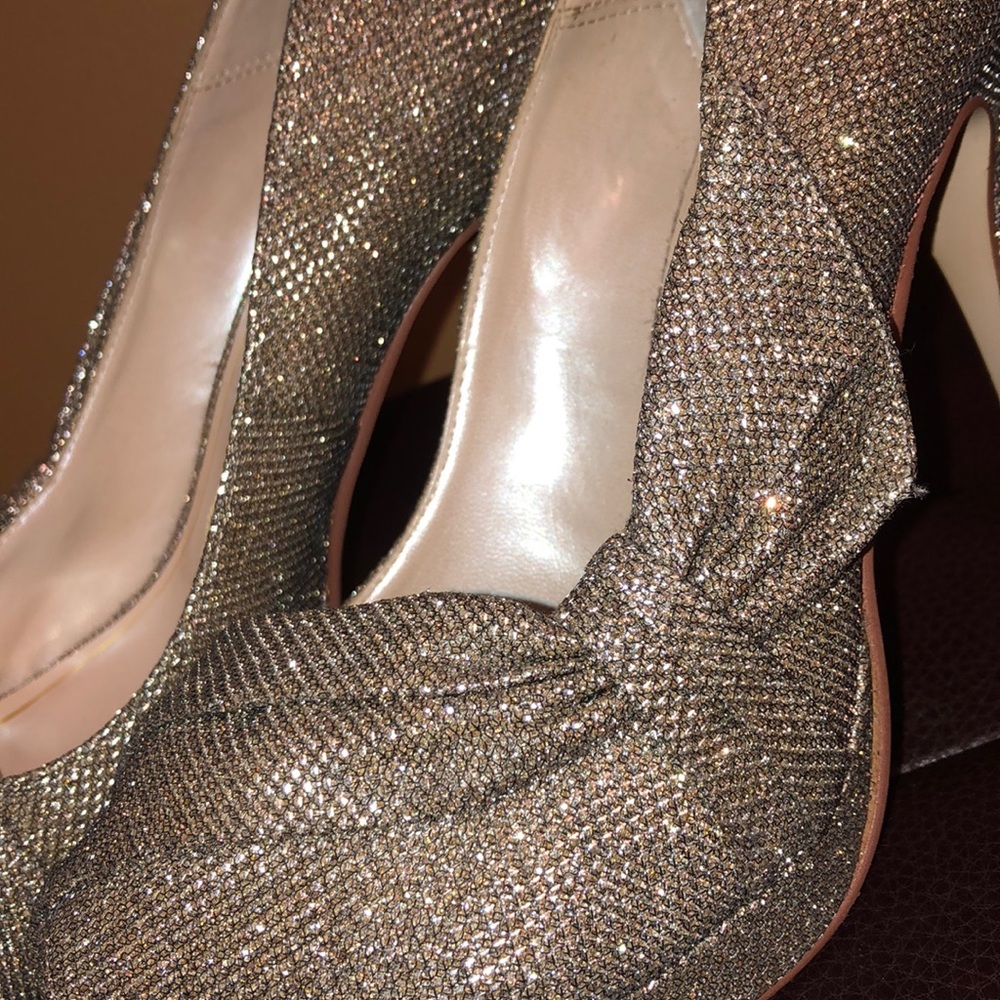 Stunning Heels! ๐ Size 8.5!! - Picture 2 of 9